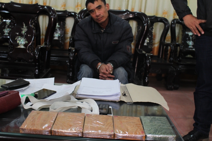 Đối tượng B&ugrave;i Anh Vinh đang khai b&aacute;o với cơ quan chức năng