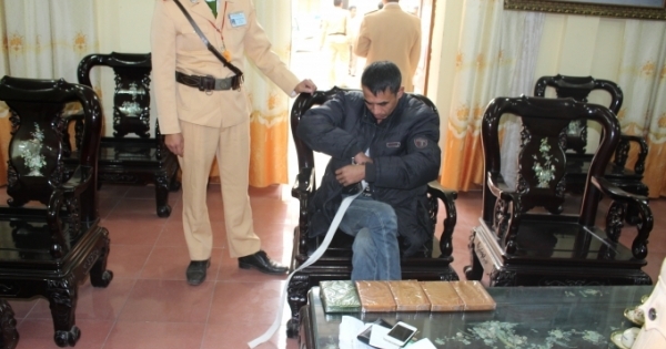 Bắc Giang: Bắt đối tượng vận chuyển 5 bánh hêrôin