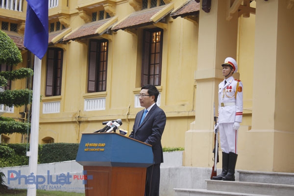 Việc h&igrave;nh th&agrave;nh cộng đồng ASEAN l&agrave; kết quả của gần nửa thế kỷ phấn đấu vươn l&ecirc;n của tất cả c&aacute;c nước Đ&ocirc;ng Nam &Aacute;. C&aacute;c nỗ lực v&igrave; h&ograve;a b&igrave;nh, hữu nghị, hợp t&aacute;c v&agrave; ph&aacute;t triển cho tất cả c&aacute;c d&acirc;n tộc l&agrave; yếu tố quyết định đưa đến th&agrave;nh c&ocirc;ng của ASEAN. Ảnh: Như Trường.