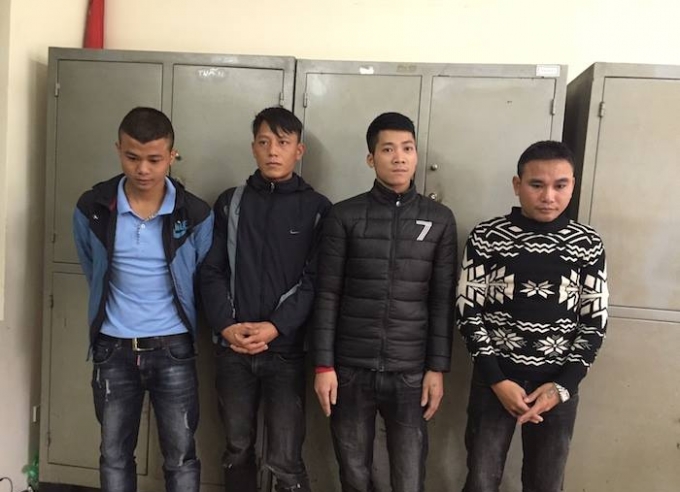 Nh&oacute;m đối tượng được triệu tạp tại cơ quan C&ocirc;ng an.