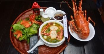 Nhà hàng Hải Tặc: Hải sản phố, giá vạn chài