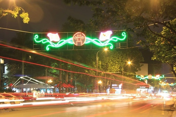 Đường Hai B&agrave; Trưng. Ảnh: Như Trường.