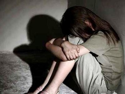 "Yêu râu xanh" lừa cho viên kẹo rồi hiếp dâm bé gái 8 tuổi