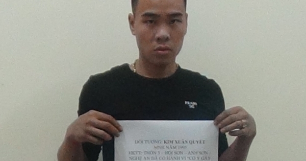 Ghen tuông, bắt taxi chặn đường dùng kiếm chém trọng thương tình địch