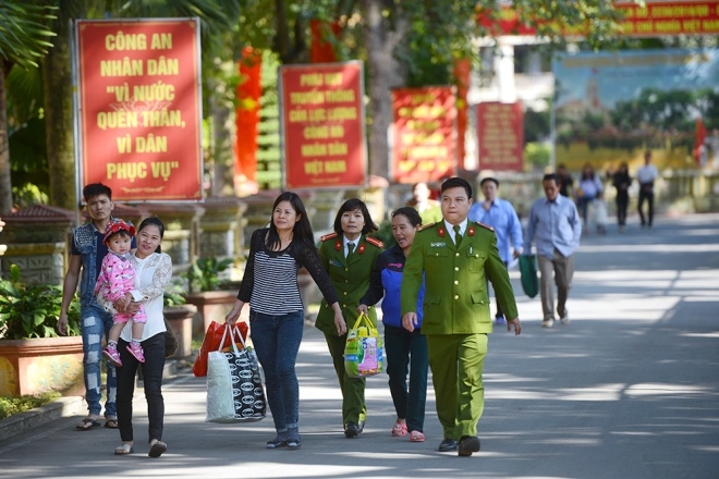 Đợt đặc x&aacute; năm nay chỉ c&oacute; gần 4.200 phạm nh&acirc;n tr&ecirc;n cả nước được x&eacute;t duyệt. Bộ C&ocirc;ng an cho hay quy tr&igrave;nh thẩm định hồ sơ v&agrave; ti&ecirc;u chuẩn đều chặt chẽ hơn. Năm ngo&aacute;i c&oacute; hơn 18.000 người được đặc x&aacute;.
