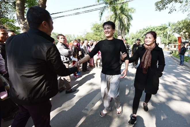 Gi&acirc;y ph&uacute;t gặp lại bạn b&egrave;, h&ograve;a nhập cộng đồng.&nbsp;