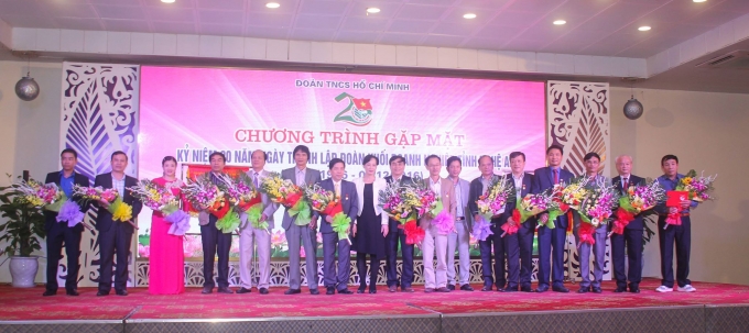 Trao kỷ niệm chương cho c&aacute;c c&aacute; nh&acirc;n c&oacute; đ&oacute;ng g&oacute;p cho phong tr&agrave;o Đo&agrave;n của Đo&agrave;n khối Doanh nghiệp tỉnh Nghệ An.