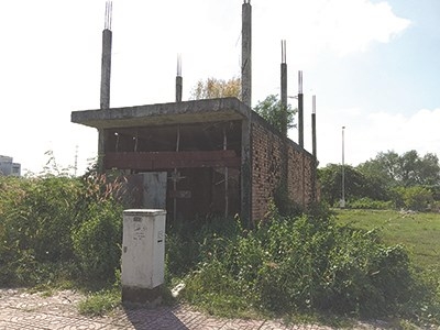 Bỏ ra bạc tỷ mua đất nhưng sau gần 8 năm trời tất cả những g&igrave; m&agrave; c&aacute;c kh&aacute;ch h&agrave;ng mua dự &aacute;n thuộc khu d&acirc;n cư 154ha phường B&igrave;nh Trưng Đ&ocirc;ng - C&aacute;t L&aacute;i (quận 2) vẫn chỉ l&agrave; những v&ugrave;ng đất bỏ hoang. Ảnh: Tuấn Minh.