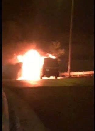 Hiện trường vụ ch&aacute;y xe kh&aacute;ch 16 chỗ.