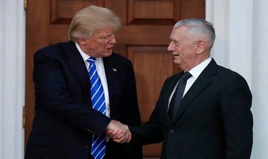 &Ocirc;ng Trump v&agrave; &ocirc;ng Mattis. Ảnh: AP