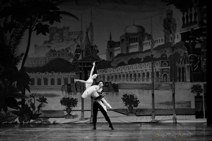 Vở bal&ecirc; 'Kẹp hạt dẻ'