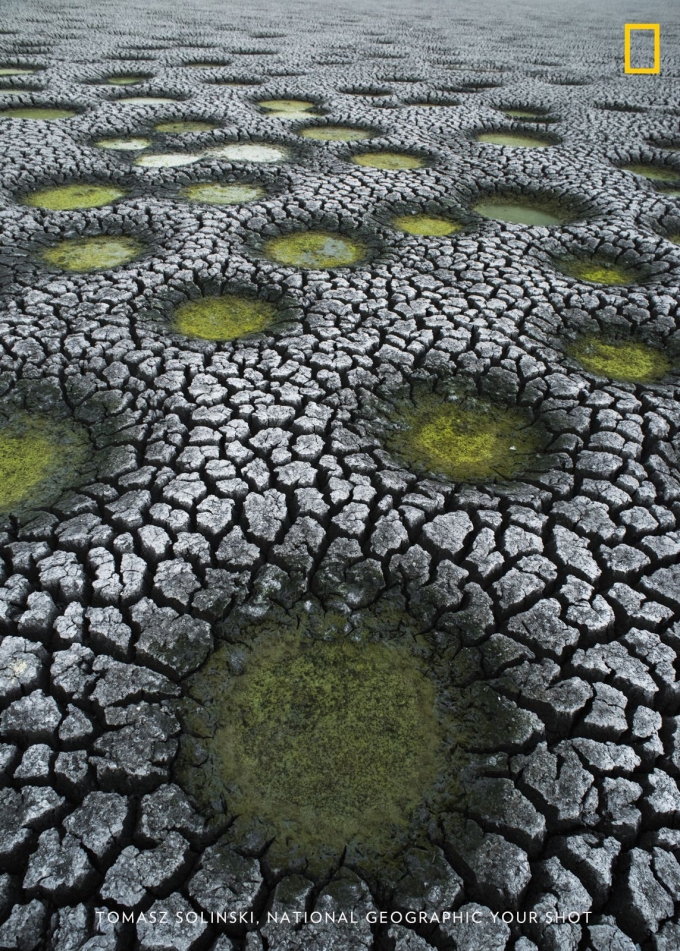 Nhiều hồ, ao ở Israel bị cạn trơ đ&aacute;y do thiếu mưa nghi&ecirc;m trọng.