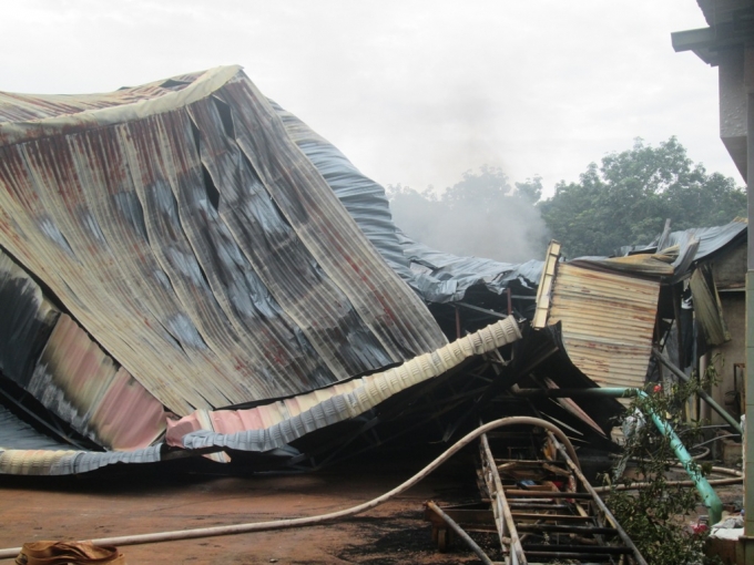 Đ&aacute;m ch&aacute;y thi&ecirc;u rụi ho&agrave;n to&agrave;n xưởng chế biến mủ.