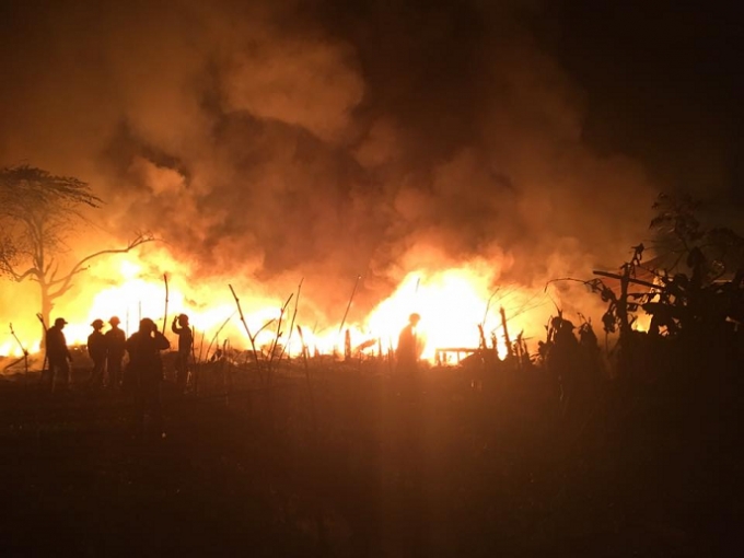 H&agrave; Nội: Hỏa hoạn bao tr&ugrave;m kho h&agrave;ng chứa đồ nhựa