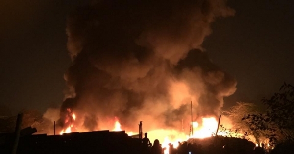 Hà Nội: Hỏa hoạn bao trùm kho hàng chứa đồ nhựa