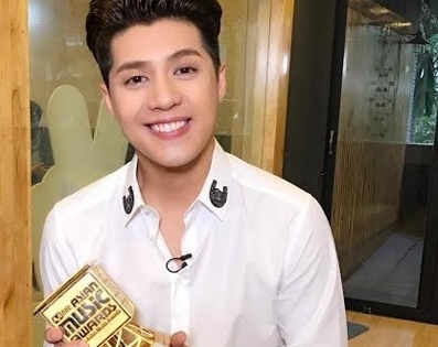 Noo Phước Thịnh nhận giải 