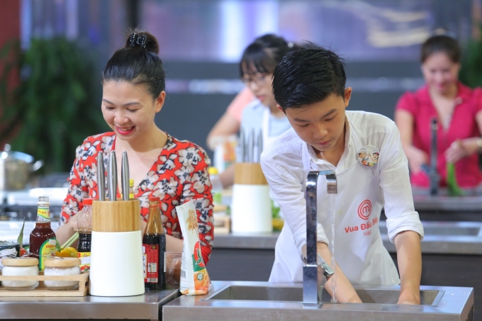 Thanh Hải v&agrave; mẹ.