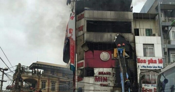 Hà Nội: Khói lửa bao trùm siêu thị điện máy