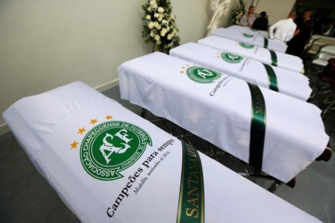 Được biết, tại qu&ecirc; hương của c&acirc;u lạc bộ b&oacute;ng đ&aacute; Chapecoense ở th&agrave;nh phố Chapeco, Brazil khoảng hơn 100.000 người (một nửa d&acirc;n cư của th&agrave;nh phố) sẽ tham dự lễ tưởng niệm tập thể c&aacute;c cầu thủ. (Ảnh: Reuters)