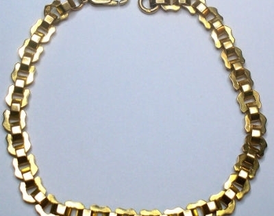 Nhầm tưởng vòng vàng, uy hiếp bạn thân để cướp