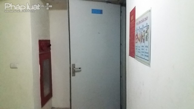 Cảnh s&aacute;t PCCC TP H&agrave; Nội b&ecirc;u t&ecirc;n t&ograve;a nh&agrave; v&igrave; kh&ocirc;ng đảm bảo an to&agrave;n về PCCC.