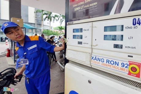 Gi&aacute; xăng dầu thế giới tăng cao đang g&acirc;y sức &eacute;p l&ecirc;n gi&aacute; trong nước. Ảnh:&nbsp;L&ecirc; Hiếu