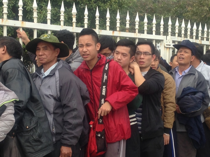 Từ c&aacute;c bậc cao ni&ecirc;n tới c&aacute;c thanh ni&ecirc;n đều nghi&ecirc;m t&uacute;c sếp h&agrave;ng