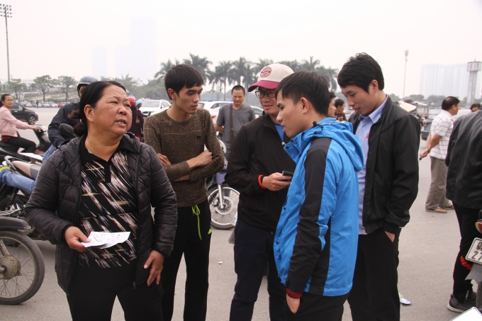 Những người đi đường c&oacute; thể mua v&eacute; cho m&igrave;nh m&agrave; kh&ocirc;ng cần xếp h&agrave;ng chờ đợi.