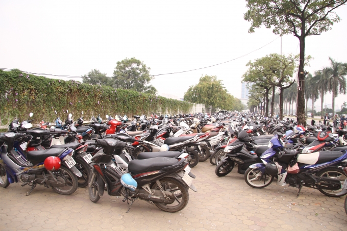 &nbsp; &nbsp; &nbsp; &nbsp; &nbsp; &nbsp; &nbsp; &nbsp; &nbsp; &nbsp; &nbsp; &nbsp; &nbsp; &nbsp; &nbsp; &nbsp; &nbsp; &nbsp; &nbsp;Được một số người d&acirc;n đứng ra tr&ocirc;ng giữ v&agrave; thu ph&iacute;.