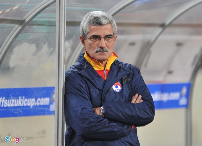 HLV Calisto chia tay ĐT Việt Nam sau thất bại tại b&aacute;n kết AFF Cup 2010.&nbsp;Ảnh:&nbsp;Quốc Bảo.