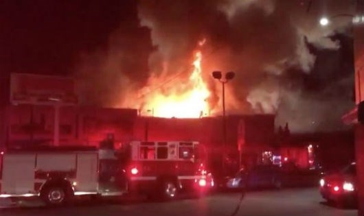 Hiện trường xảy ra vụ ch&aacute;y. (Ảnh nguồn Twitter/Bellenews.com)