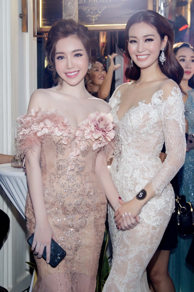 Khỏi cần b&agrave;n c&atilde;i, Elly Trần xứng đ&aacute;ng đạt chuẩn &ldquo;đẹp kh&ocirc;ng t&igrave; vết&rdquo;