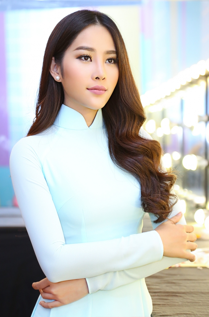 Nam Em g&acirc;y ấn tượng khi mặc &aacute;o d&agrave;i nữ sinh h&aacute;t &ldquo;Ng&agrave;y xưa Ho&agrave;ng Thị&rdquo;