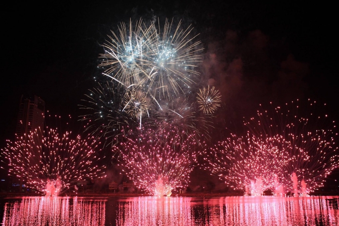 Lễ hội Ph&aacute;o hoa Quốc tế Đ&agrave; Nẵng (DIFF 2017) k&eacute;o d&agrave;i trong v&ograve;ng 2 th&aacute;ng. Ảnh: V&acirc;n Trương