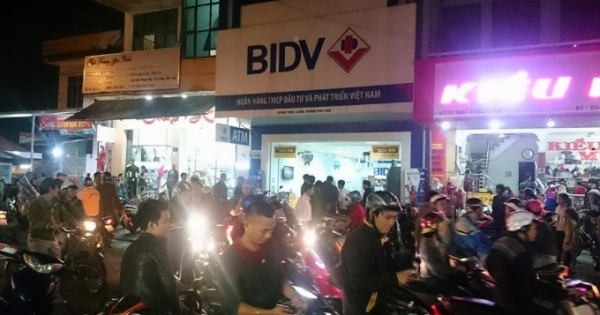 Đối tượng sử dụng khẩu súng gì để uy hiếp nhân viên ngân hàng tại Huế?