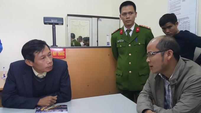 &Ocirc;ng V&otilde; Nghệ Sỹ trả lời những thắc mắc của người d&acirc;n.