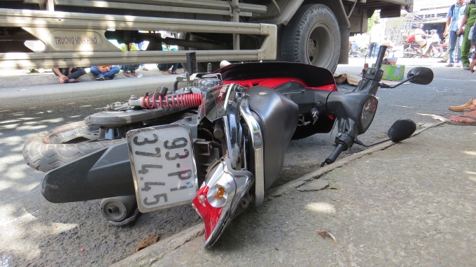 Nạn nh&acirc;n l&agrave; c&ocirc; g&aacute;i c&ograve;n rất trẻ.