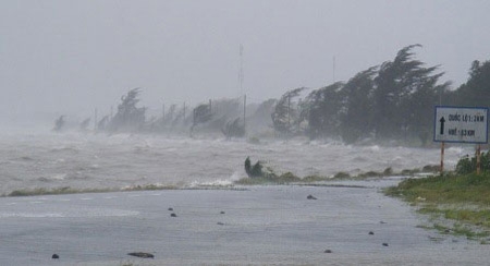 Hiện nay (07/12),&nbsp;do ảnh hưởng của kh&ocirc;ng kh&iacute; lạnh kết hợp với nhiễu động gi&oacute; Đ&ocirc;ng tr&ecirc;n cao n&ecirc;n ở c&aacute;c tỉnh từ Thừa Thi&ecirc;n-Huế đến Kh&aacute;nh H&ograve;a đ&atilde; c&oacute; mưa vừa, mưa to, c&oacute; nơi mưa rất to. Ảnh minh họa.