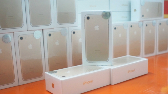 1000 si&ecirc;u phẩm iPhone 7 đ&atilde; được nhập kho, sẵn s&agrave;ng chờ c&aacute;c chủ thẻ VinID tới đ&oacute;n về