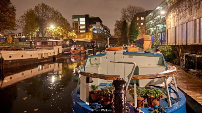 V&agrave;o năm 2010, chỉ c&oacute; 413 người đăng k&yacute; sử dụng nh&agrave; thuyền. Tuy nhi&ecirc;n tại thời điểm hiện nay, ngay cả trong m&ugrave;a đ&ocirc;ng lạnh gi&aacute;, vẫn c&oacute; tới hơn 1,600 người cư tr&uacute; tại nh&agrave; thuyền tr&ecirc;n khắp hệ thống k&ecirc;nh đ&agrave;o d&agrave;i 97km ở London.