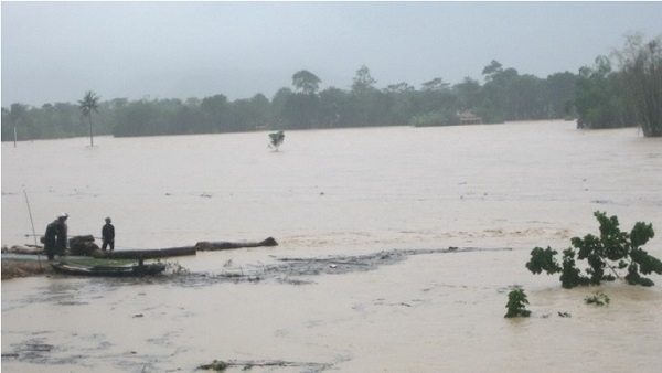 Trong 3-6 giờ tới, lũ tr&ecirc;n c&aacute;c s&ocirc;ng ở Quảng Ng&atilde;i v&agrave; s&ocirc;ng Lại Giang sẽ đạt đỉnh, sau đ&oacute; xuống chậm. Ảnh minh họa.