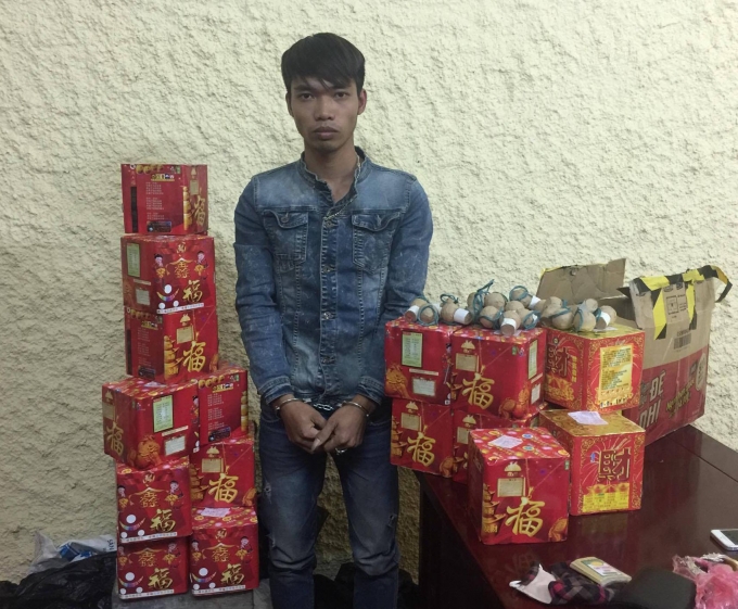 Tang vật v&agrave; đối tượng bị tạm giữ tại cơ quan c&ocirc;ng an.