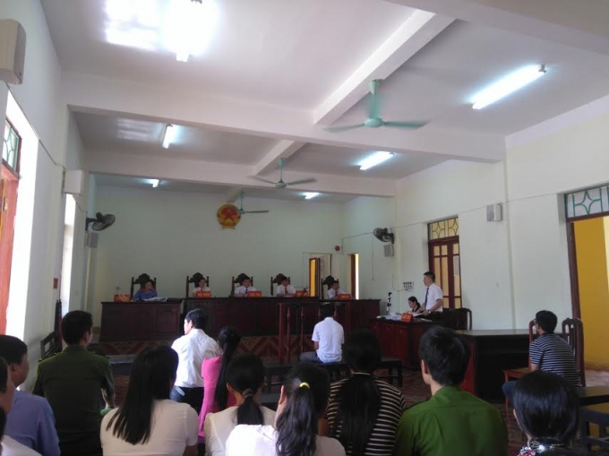 Quang cảnh phi&ecirc;n t&ograve;a sơ thẩm tại TAND huyện Nga Sơn.