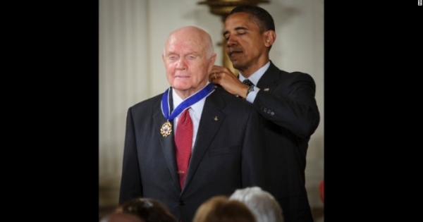 John Glenn, phi hành gia huyền thoại người Mỹ qua đời ở tuổi 95