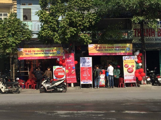 Xổ số Vietlott về tỉnh, nhiều người đổ x&ocirc; đi thử vận may