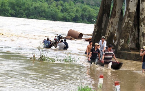 Đến s&aacute;ng nay (10/12), lũ tr&ecirc;n c&aacute;c s&ocirc;ng ở Quảng Ng&atilde;i, B&igrave;nh Định tiếp tục xuống, t&igrave;nh trạng ngập lụt ở c&aacute;c tỉnh Quảng Ng&atilde;i, B&igrave;nh Định giảm dần. Anh minh họa.