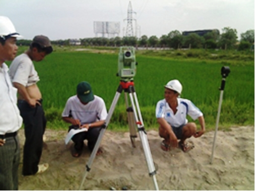 Ph&acirc;n bổ kinh ph&iacute; đo đạc, cấp giấy chứng nhận quyền sử dụng đất v&agrave; lập bản đồ địa ch&iacute;nh. (Ảnh minh họa).