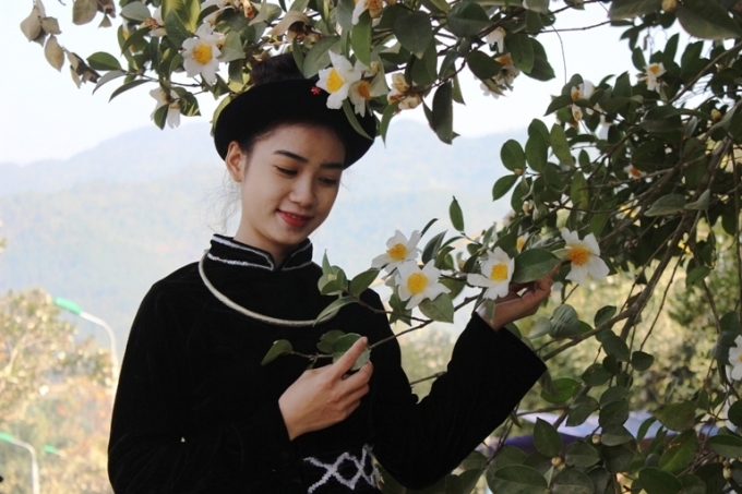 Quảng Ninh: Biển người n&aacute;o nức tham gia Hội hoa sở 2016