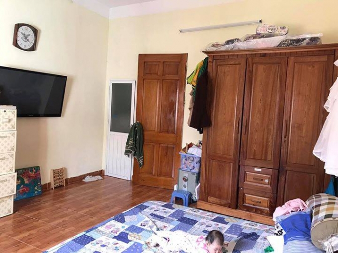 Một g&oacute;c ph&ograve;ng ngủ tầng 3 của gia đ&igrave;nh rộng r&atilde;i, ph&ugrave; hợp cho c&aacute;c cặp vợ chồng v&agrave; con nhỏ.