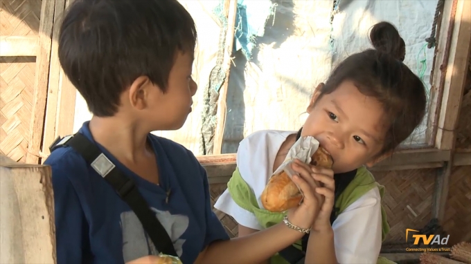 Ăn s&aacute;ng trước khi l&agrave;m nhiệm vụ.